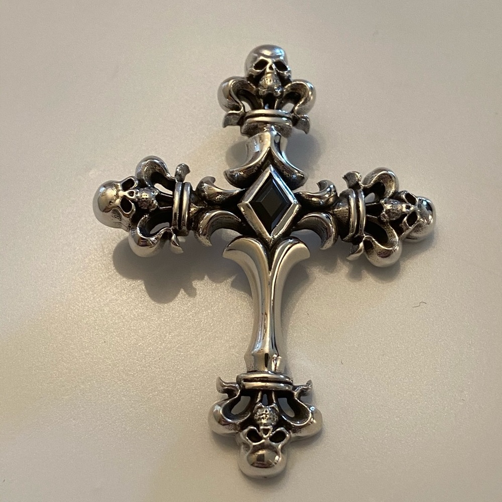 925 sterling silver cross with skulls